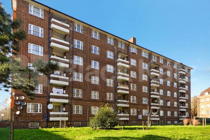 Superbly located Mid-Century development  Doddington Grove, Kennington